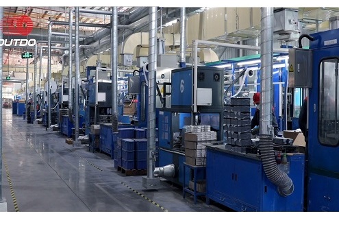 漳州市華威電源生產(chǎn)車(chē)間生產(chǎn)設(shè)備之一